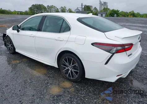 2021 Toyota Camry Se z USA, uszkodzony, nr VIN 4T1G11AK2MU464001